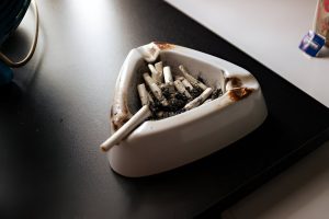 Merokok Tingkatkan Risiko Demensia Hingga Dua Kali Lipat