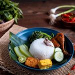 Menikmati Nasi Tempong: Pedasnya Sambal Segar Banyuwangi