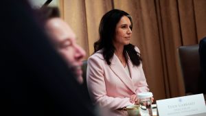 Tulsi Gabbard Resmi Mengundurkan Diri dari Jabatan Kepala Intelijen Pemerintahan Trump