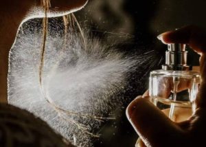 Isu Larangan Semprot Parfum Di Leher Karena Ganggu Tiroid