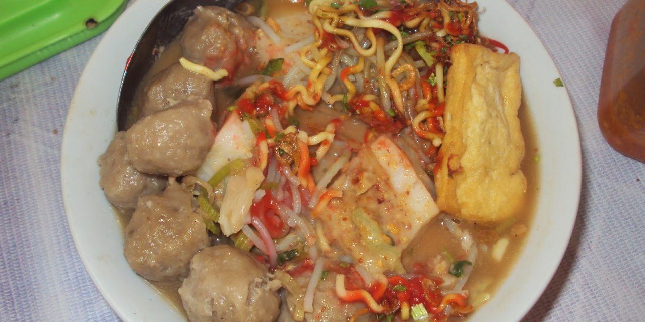 Rujak Bakso Khas Banyuwangi: Uniknya Rujak Petis Dan Kaldu
