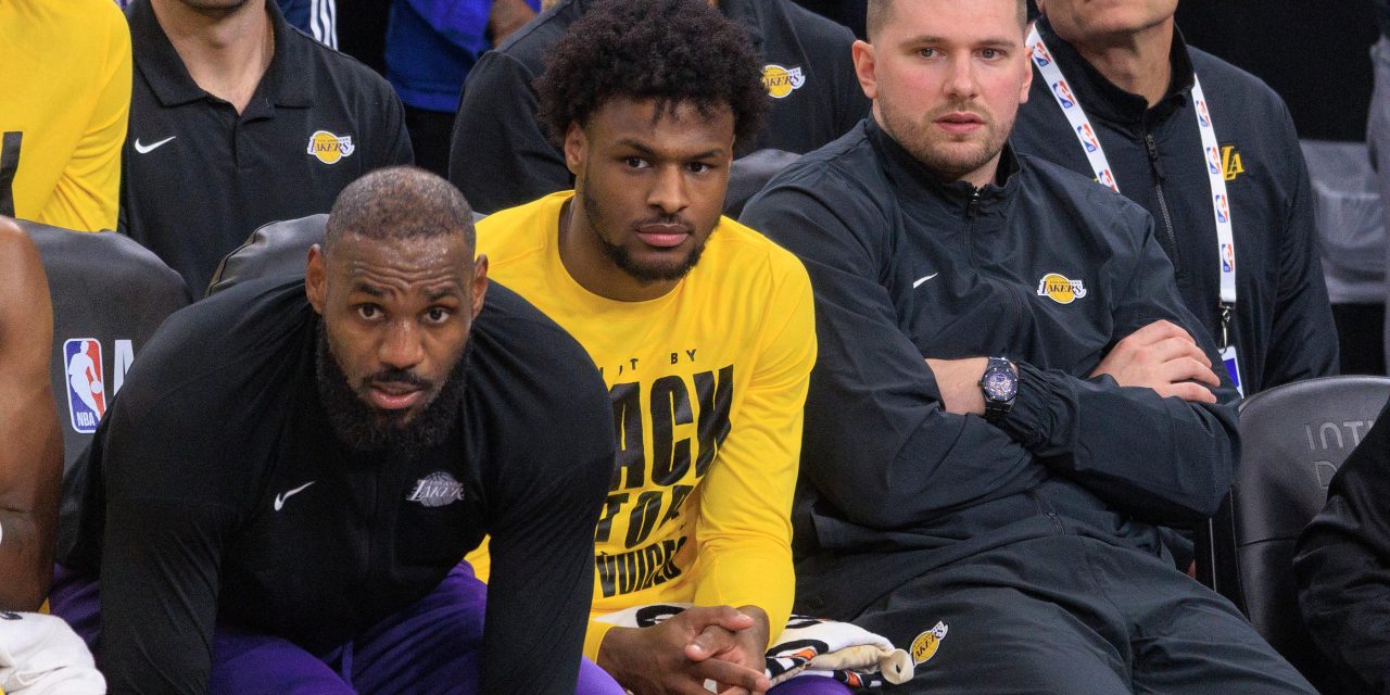 Los Angeles Lakers Resmi Pecat Seluruh Staf Kepelatihan