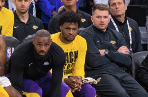 Los Angeles Lakers Resmi Pecat Seluruh Staf Kepelatihan