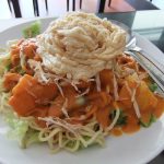 Rujak Juhi Jakarta: Perpaduan Mi Kuning, Sayuran, Dan Cumi Asin