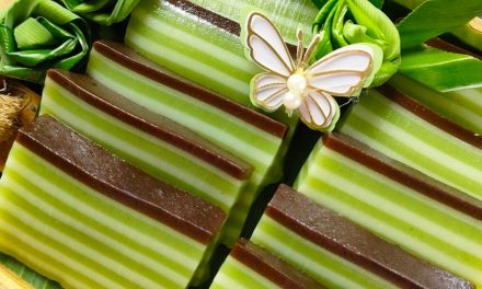 Kue Pepe Khas Betawi: Sensasi Lapis Sagu Dikupas Per Lembar