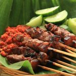 Menikmati Sate Plecing Lombok Dengan Siraman Sambal Terasi