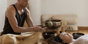 Cara Terapi Sound Bath Dengan Tibetan Bowl Redakan Stres Berat