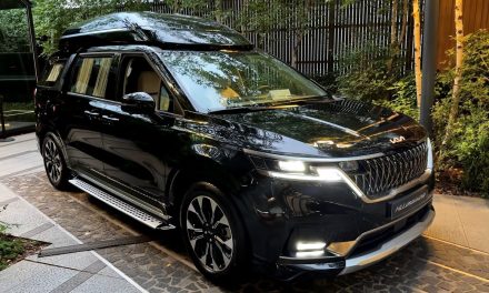 Kia Carnival Hi-Limousine Rilis Dengan Atap Tinggi Dan TV 21 Inci
