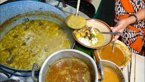 Nikmatnya Nasi Becek Nganjuk, Mirip Gulai Disajikan Pakai Sate