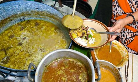 Nikmatnya Nasi Becek Nganjuk, Mirip Gulai Disajikan Pakai Sate