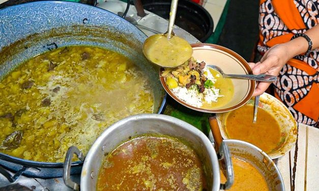 Nikmatnya Nasi Becek Nganjuk, Mirip Gulai Disajikan Pakai Sate