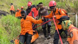 Tim SAR Siaga Penuh Di Jalur Pendakian Gunung Lawu