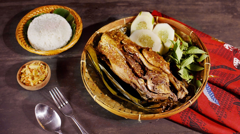 Bebek Songkem Sampang: Bebek Kukus Tradisional Madura