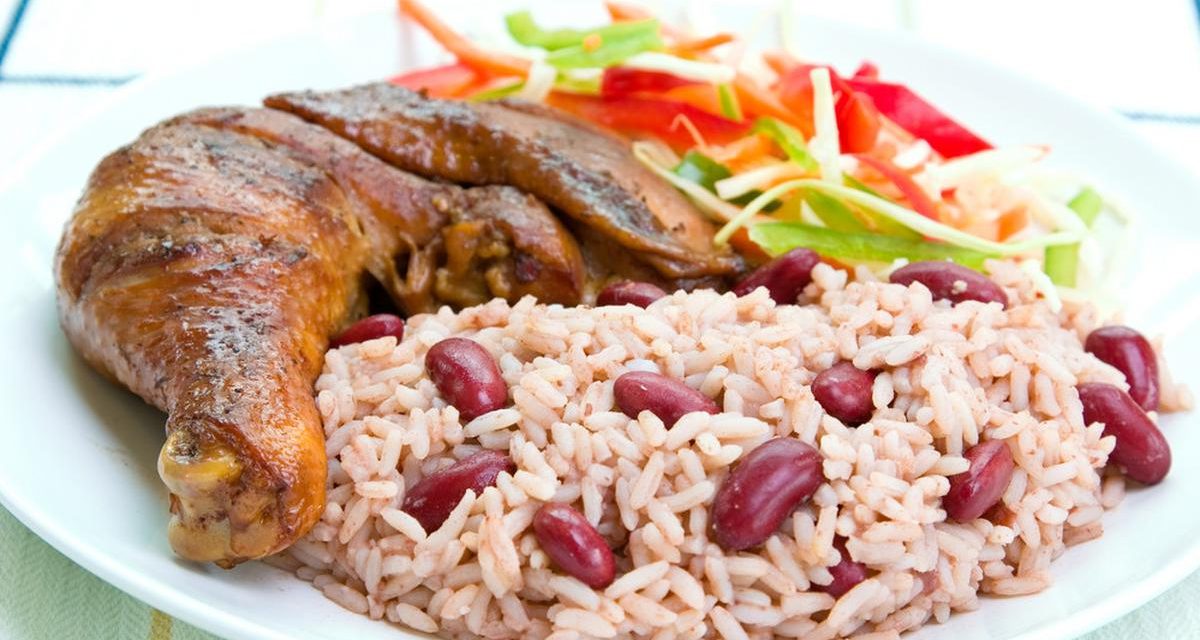 Nasi Lapola Khas Maluku: Nasi Gurih Kacang Tolo Dan Kelapa