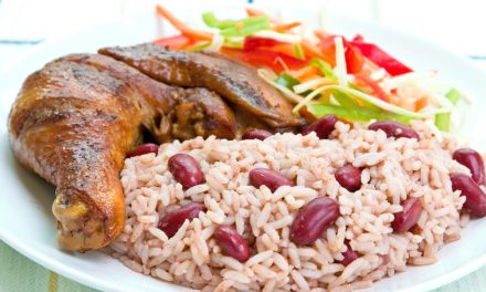 Nasi Lapola Khas Maluku: Nasi Gurih Kacang Tolo Dan Kelapa
