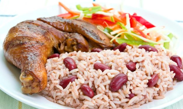 Nasi Lapola Khas Maluku: Nasi Gurih Kacang Tolo Dan Kelapa