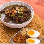 Review Ramen Kuah Rawon: Tren Fusion Food Curi Perhatian
