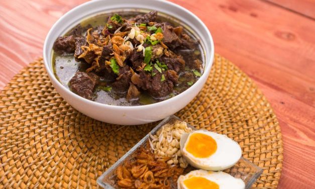 Review Ramen Kuah Rawon: Tren Fusion Food Curi Perhatian