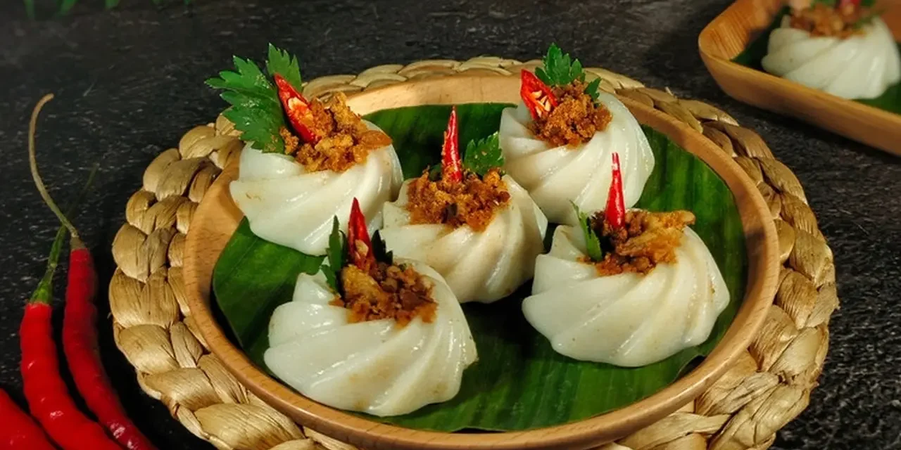 Kue Gandus Palembang Berbahan Tepung Beras Dan Aromatik Ebi
