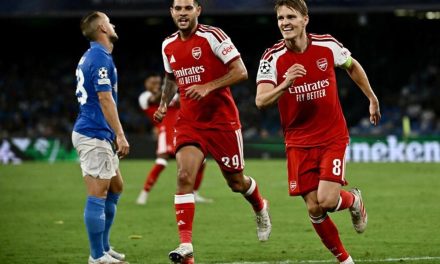 Arsenal Curi Kemenangan Di Kandang Napoli Dalam Laga Sengit