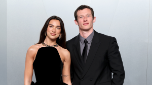 Dua Lipa Dan Callum Turner Curi Perhatian Di Premiere Film