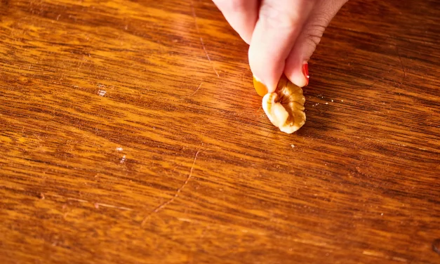 Hack Menghilangkan Goresan Pada Meja Kayu Pakai Walnut