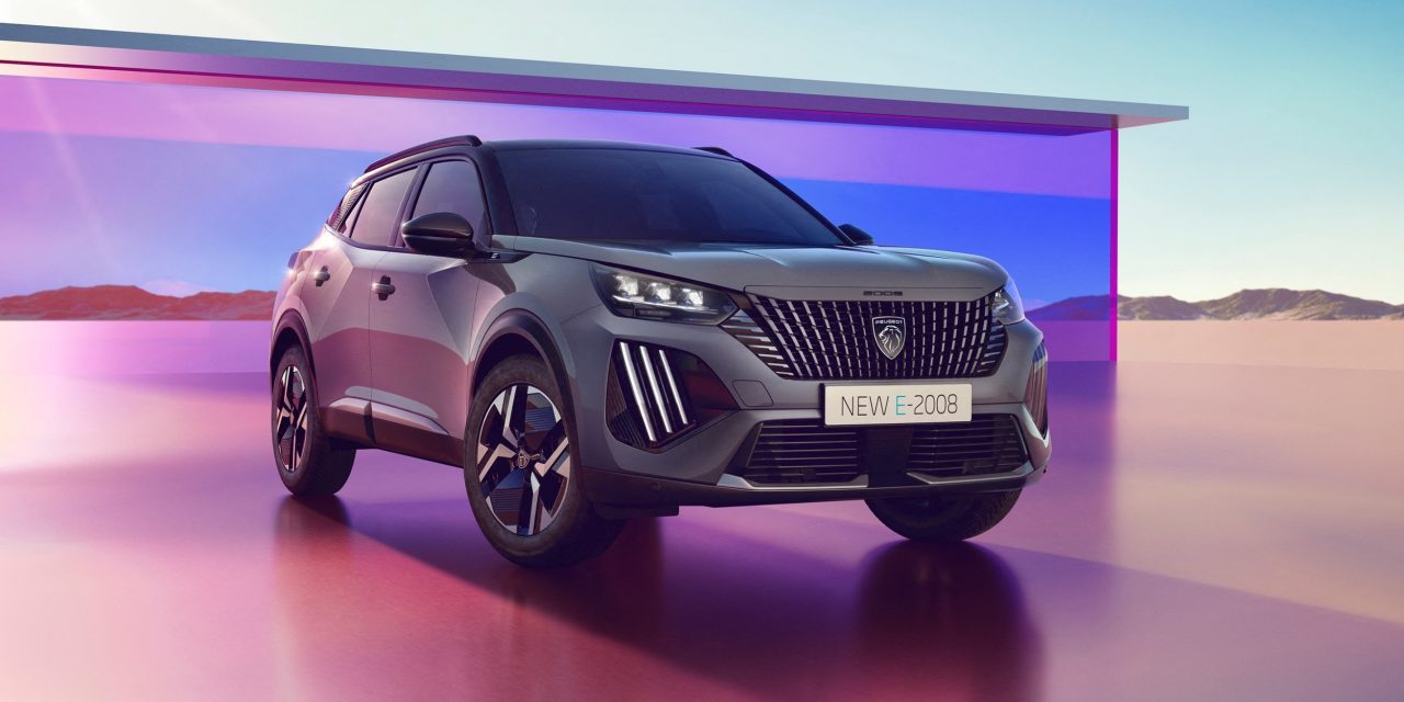 Peugeot 2008 GT Line Allure: Crossover Varian Panoramic Sunroof