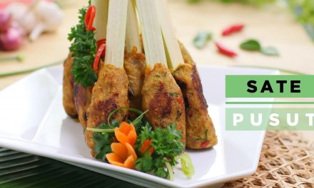 Menikmati Sate Pusut Daging Sapi Lilit Dengan Plecing Kangkung